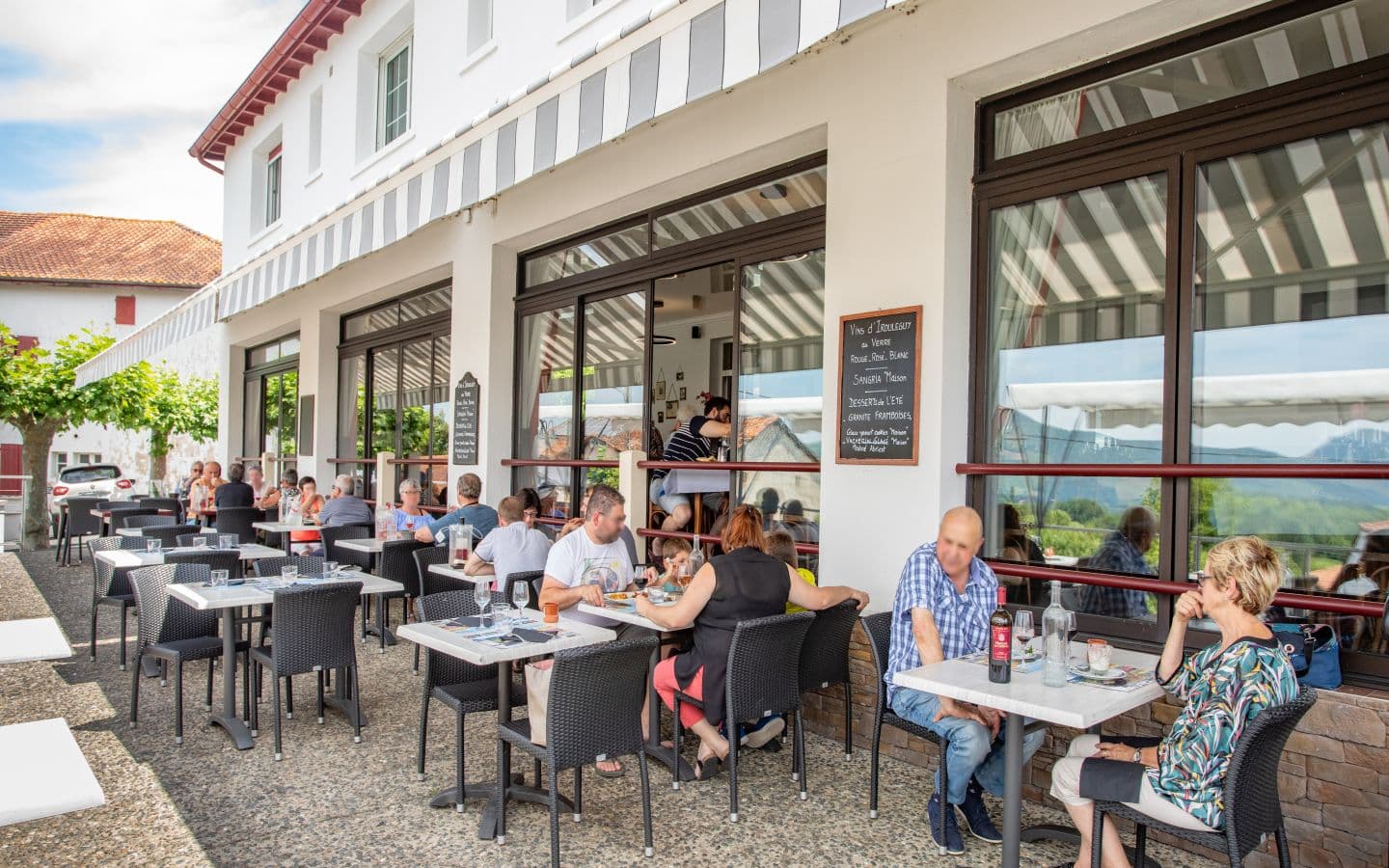 Terrasse---Hotel-restaurant-Pecoitz