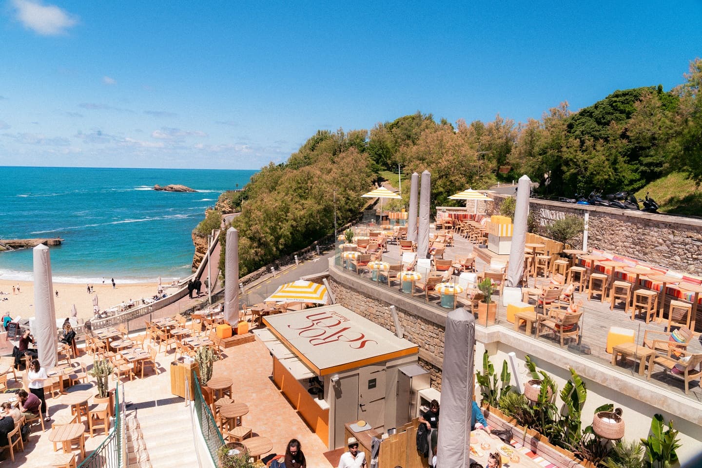 Terrasse donnant sur le port vieux - Restaurant Roc seven Biarritz
