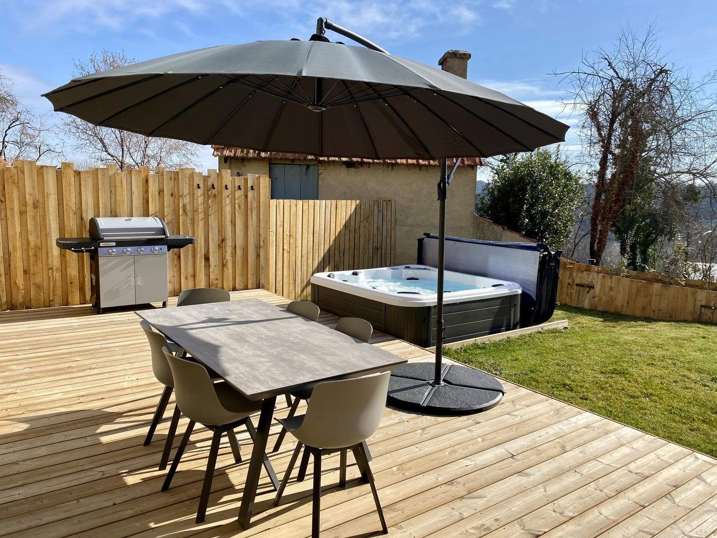Terrasse jardin parasol
