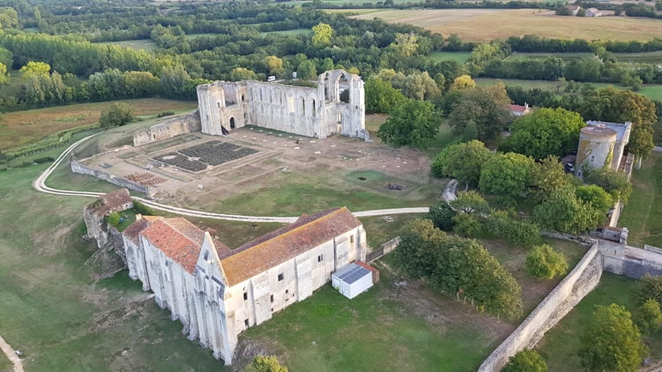 L'abbaye de Maillezais (Vendée)