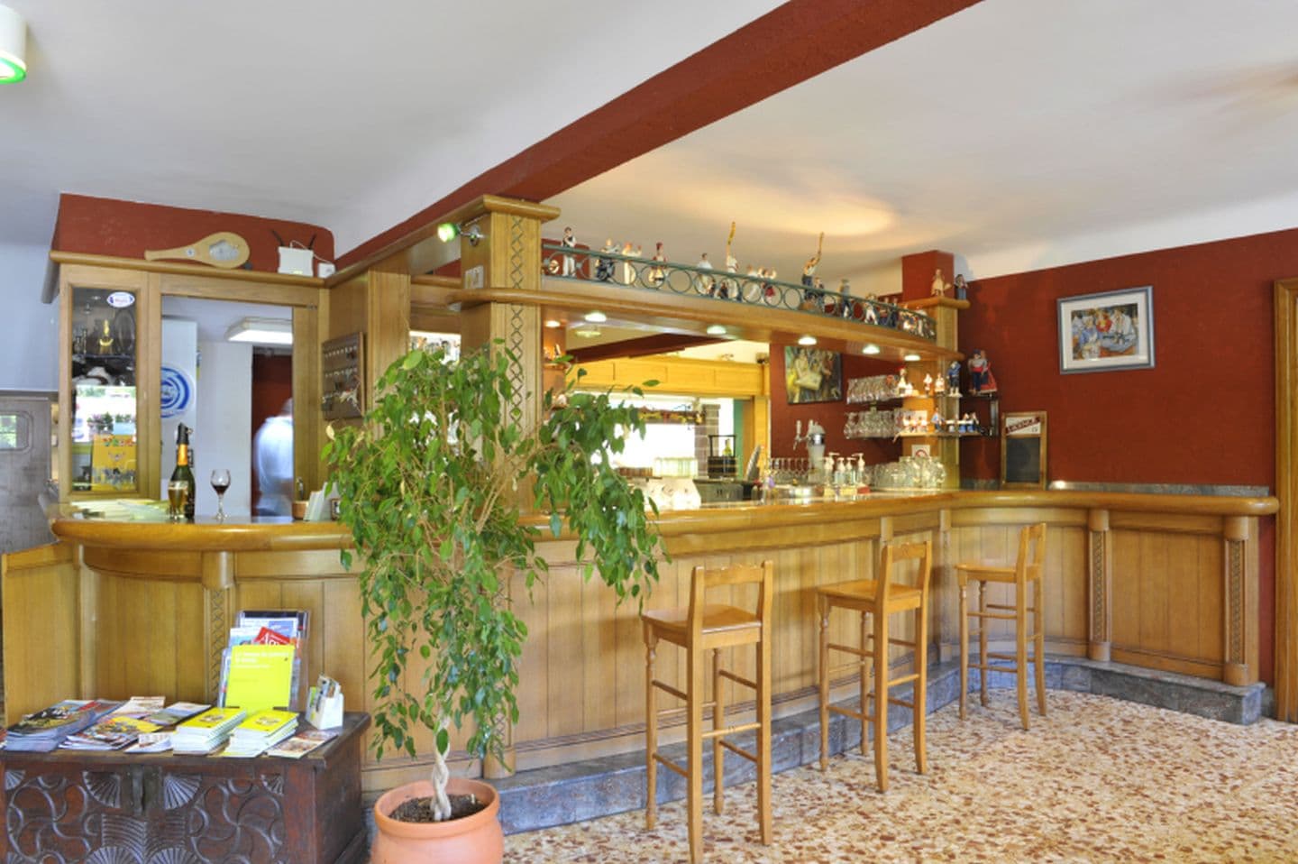 UR-HEGIAN-Bar