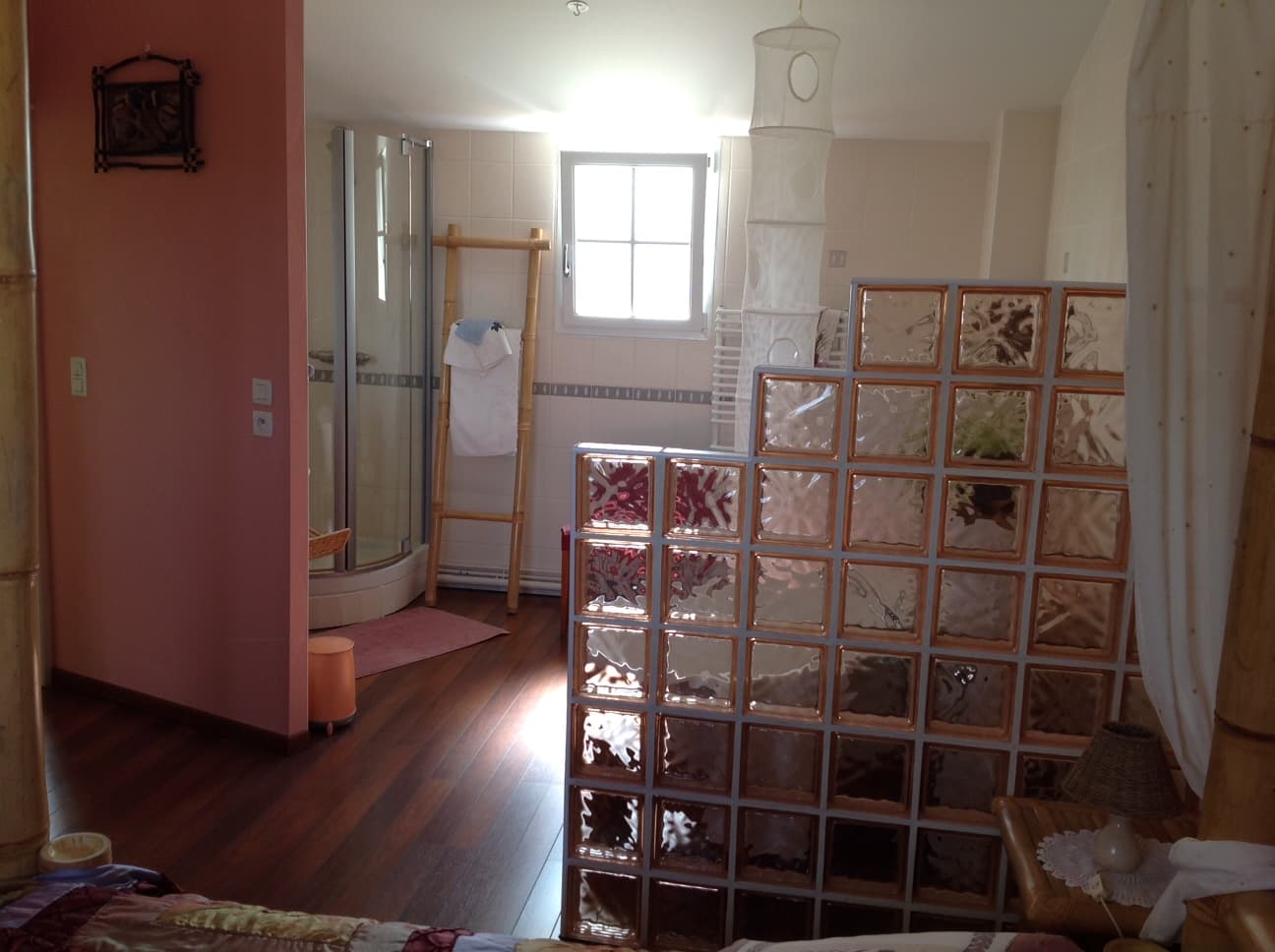 Une chambre et salle de bain3