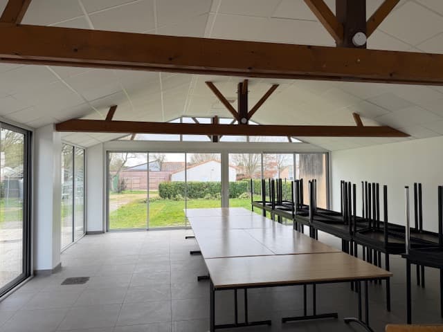 Salle Gite Lac de St Cyr