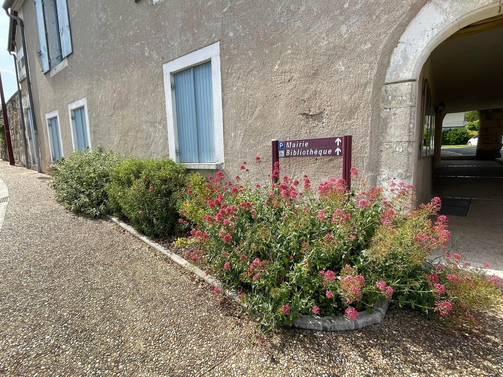 Périgord Inattendu - Village Fleuri Villetoureix