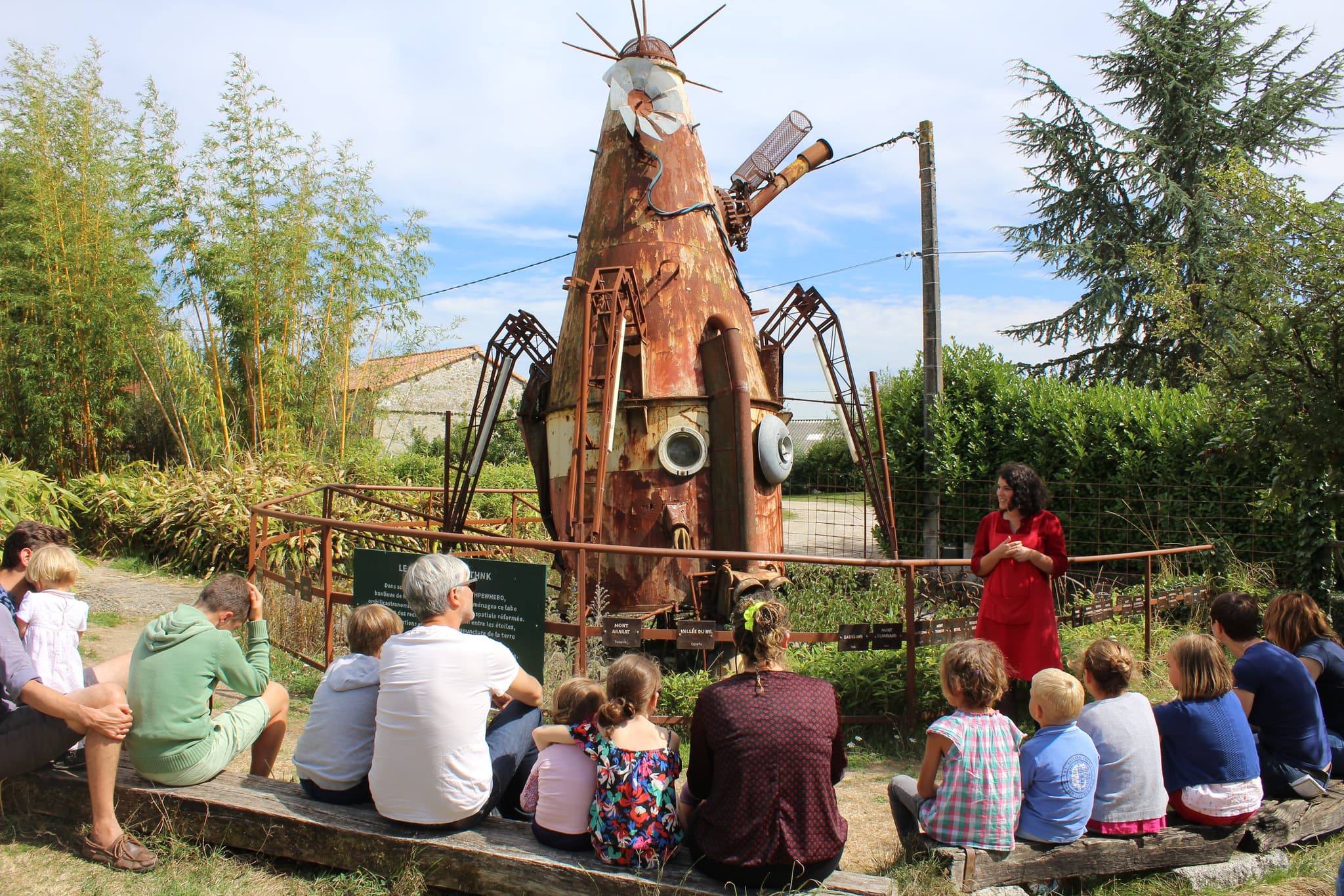 Visite devant le Spoutnik