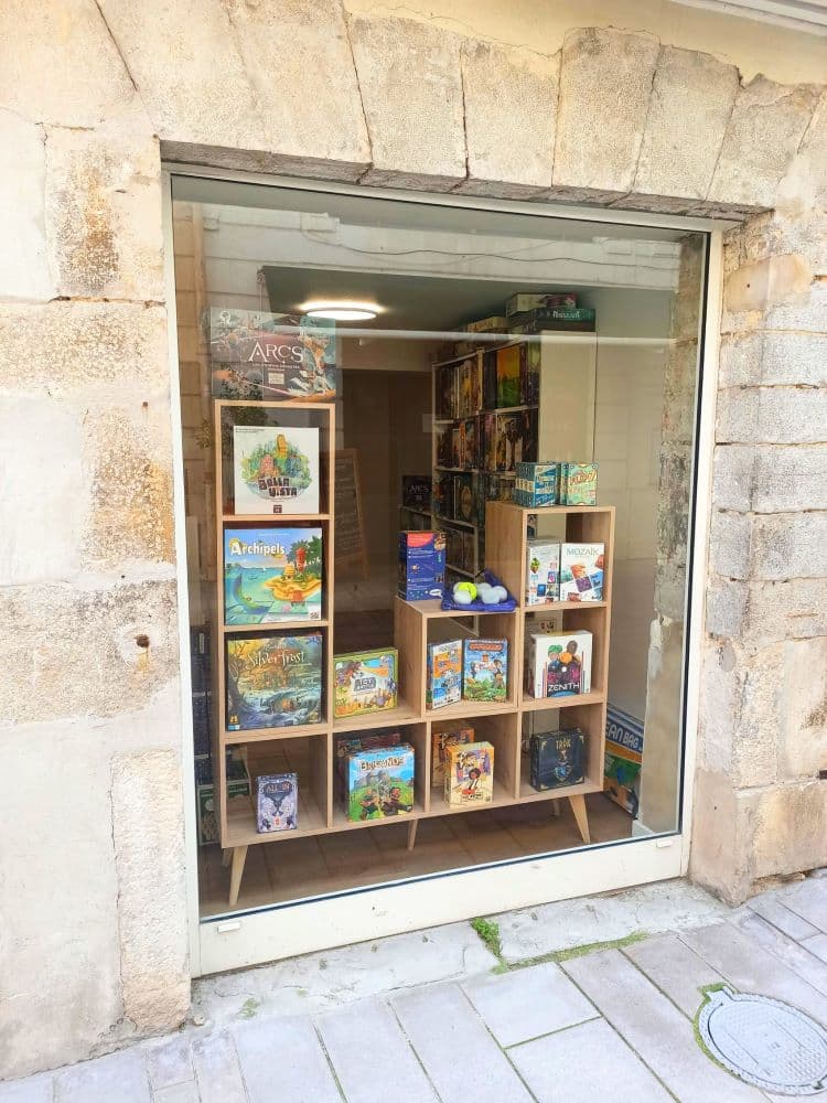 Vitrine 2