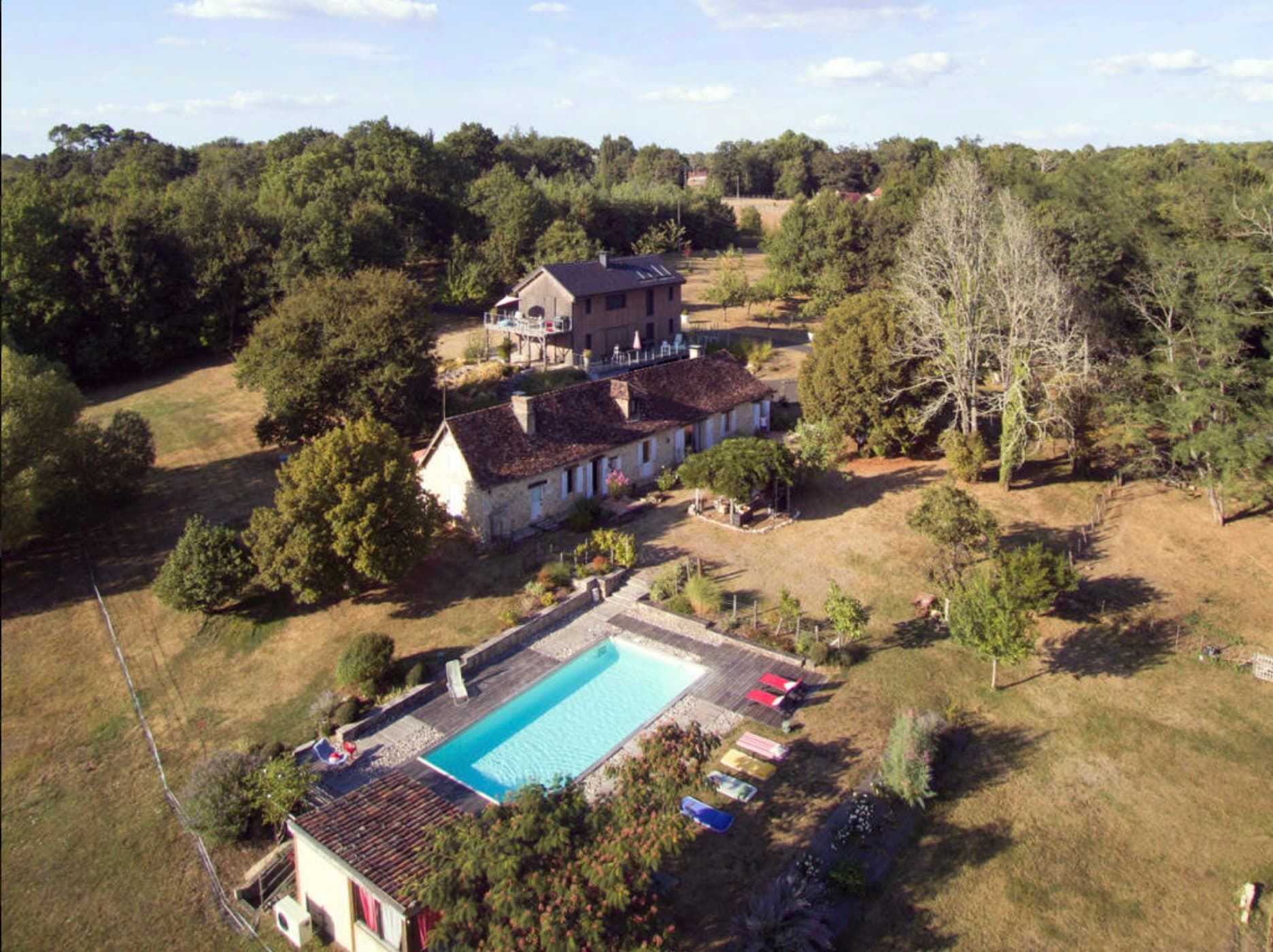gite-ovebas-vue-drone-domaine-de-lo-saint-jean-d-eyraud-tourisme