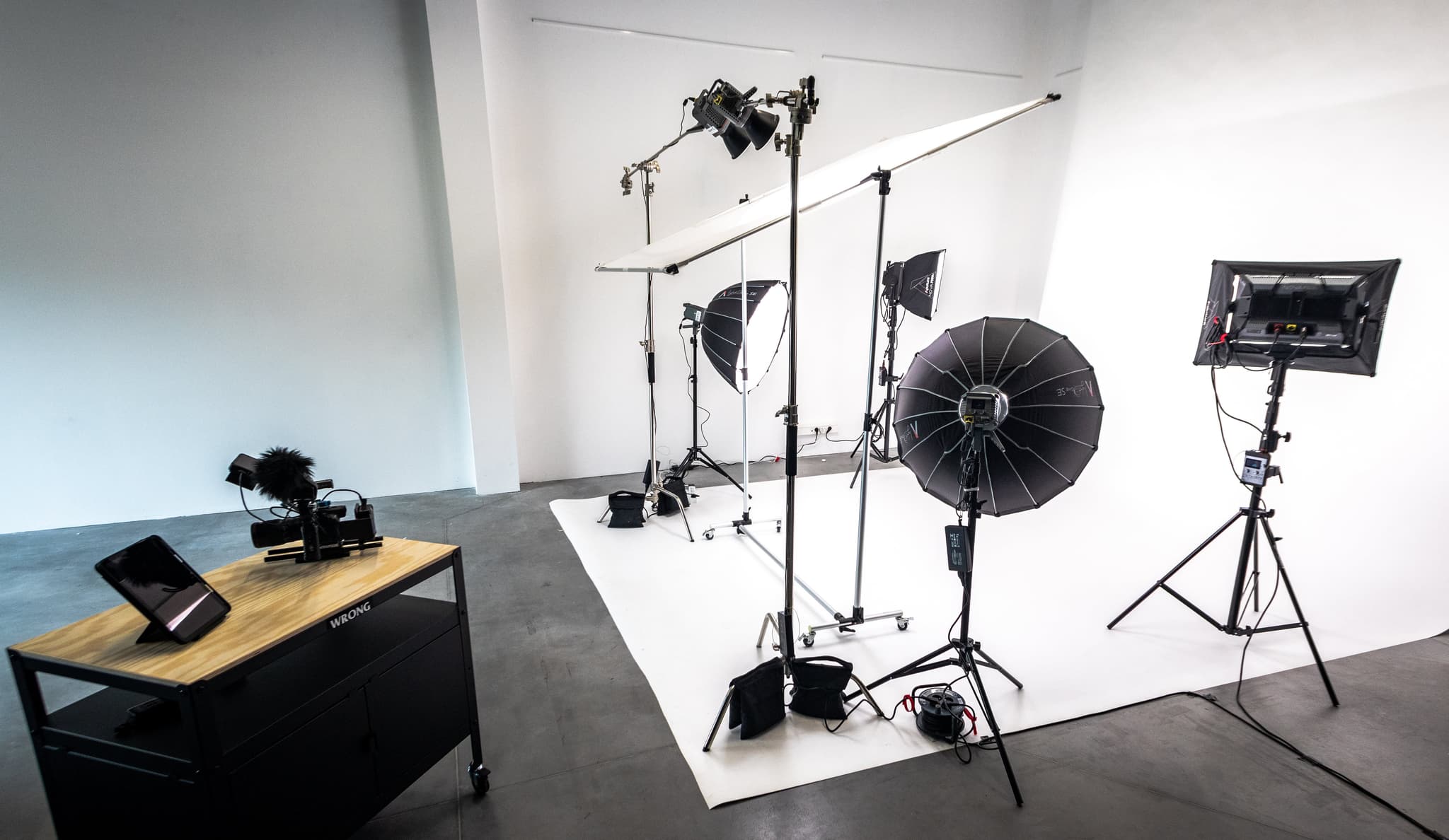 WRONG_STUDIO-min