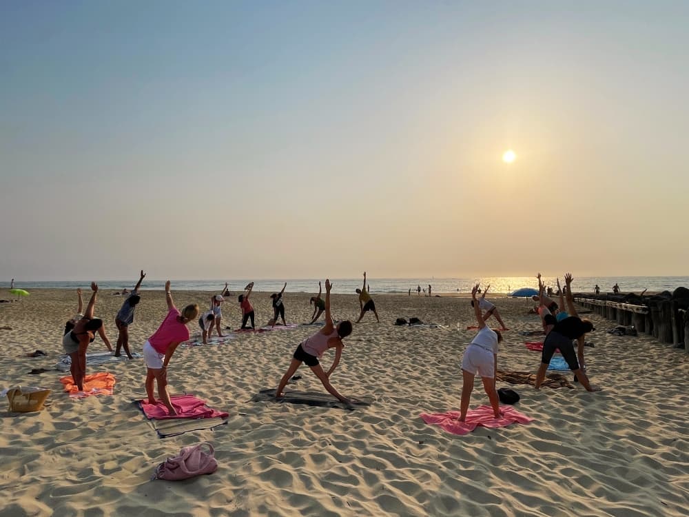 Yoga sur la plage