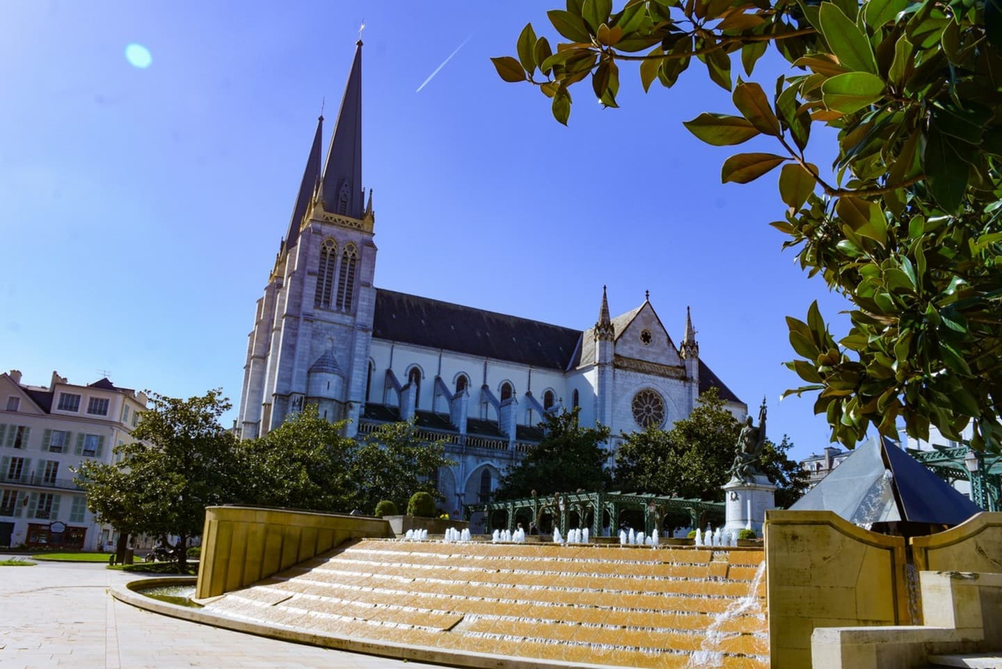 Place de la libération - Pau - Eglise Saint Jacques