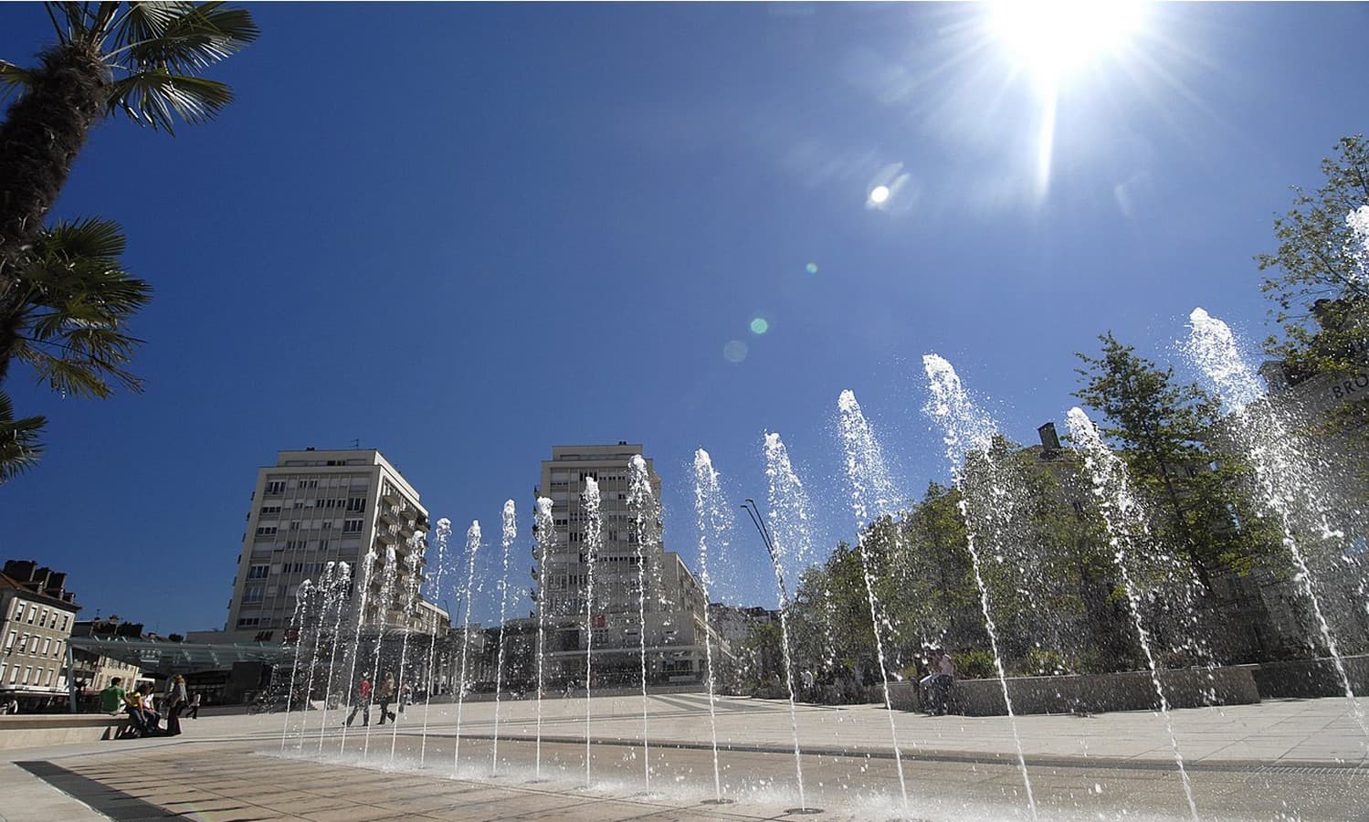 Place Clemenceau - Pau - jets d'eau