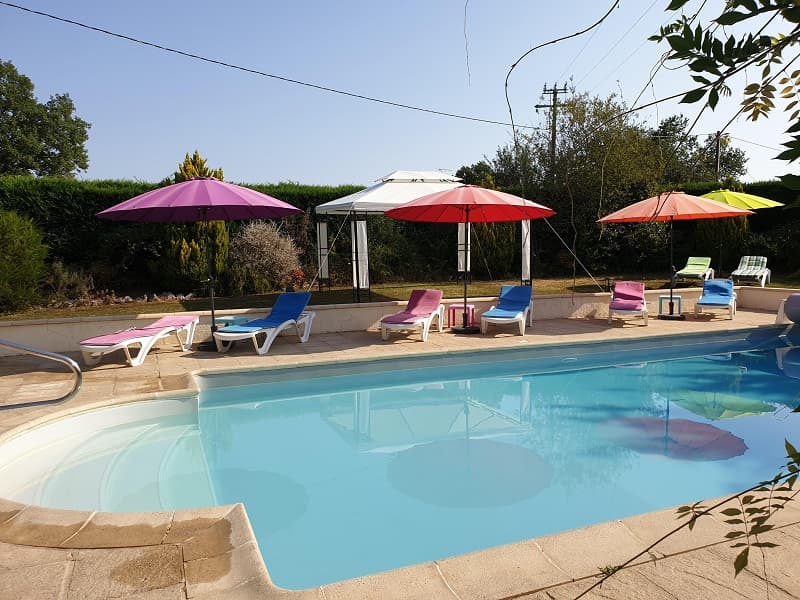 agnac-gite du moulin brule-piscine