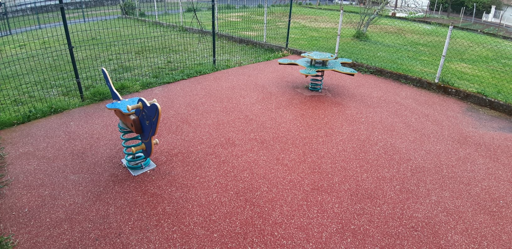 aire-de-jeux-le-pizou1