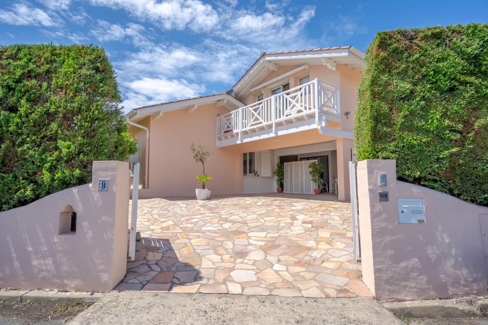 APPARTEMENT GRENO ANG1217