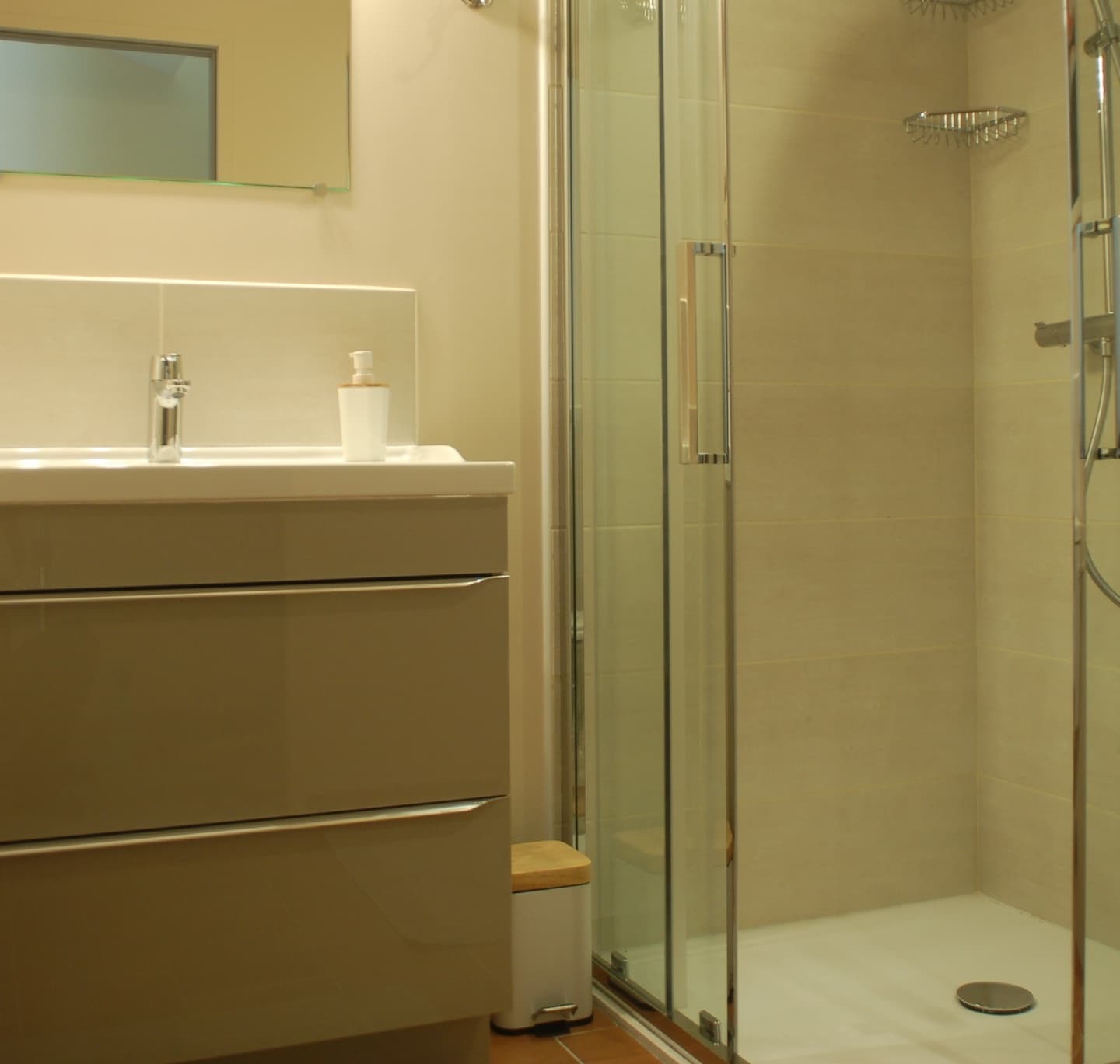 appartemente pourtau salle de douche lantabat