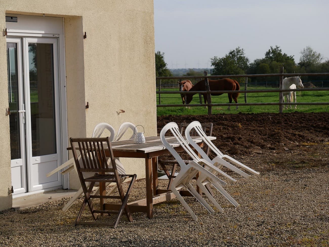 argentonnay-gite-les-loges-farm-terrasse