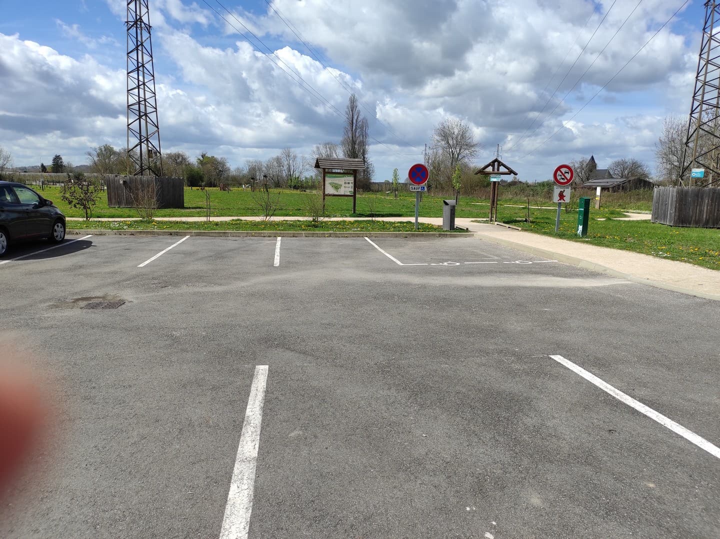 Aire de jeux pour enfants - Aussevielle - parking