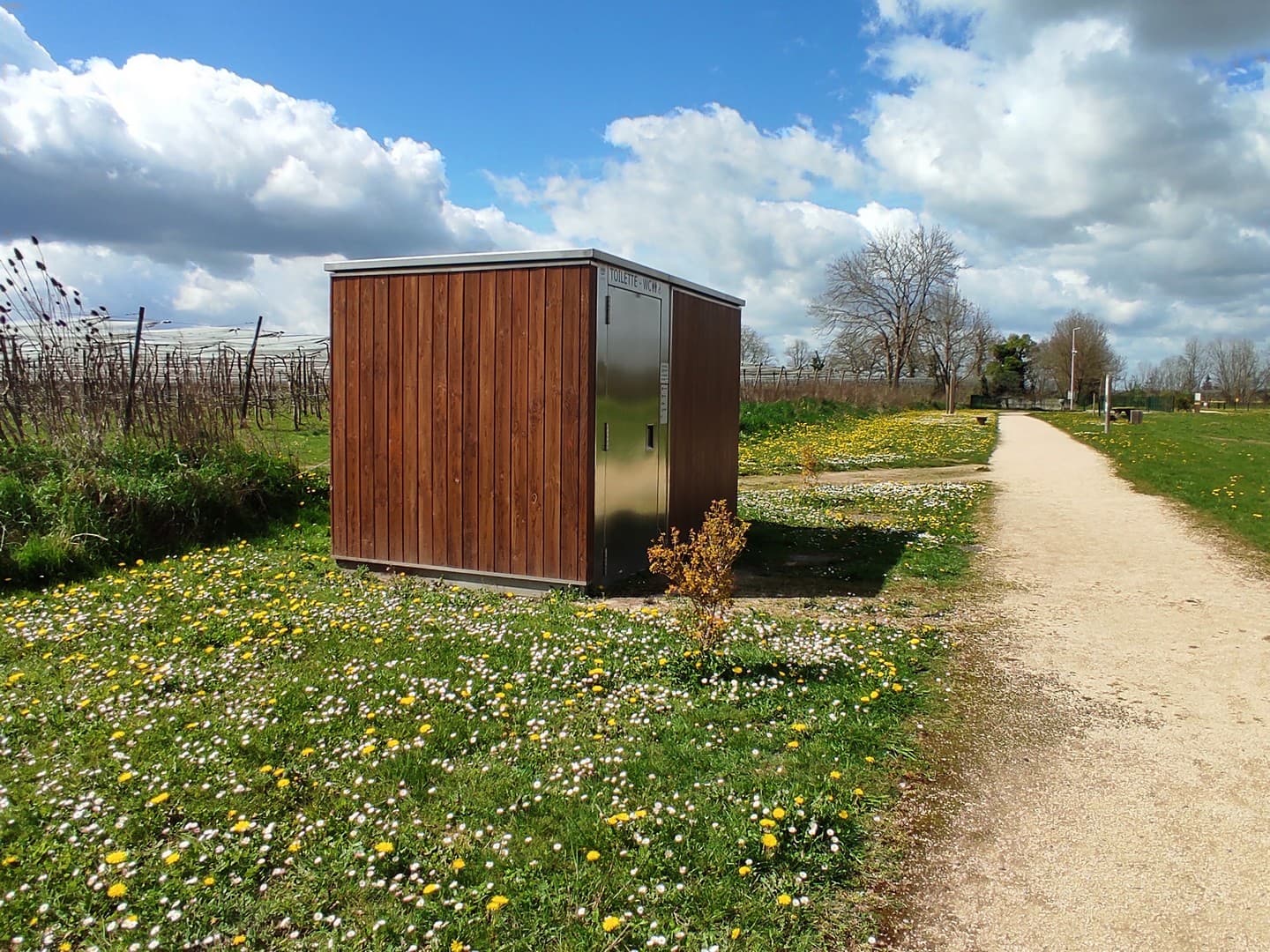 Aire de jeux pour enfants - Aussevielle - toilettes