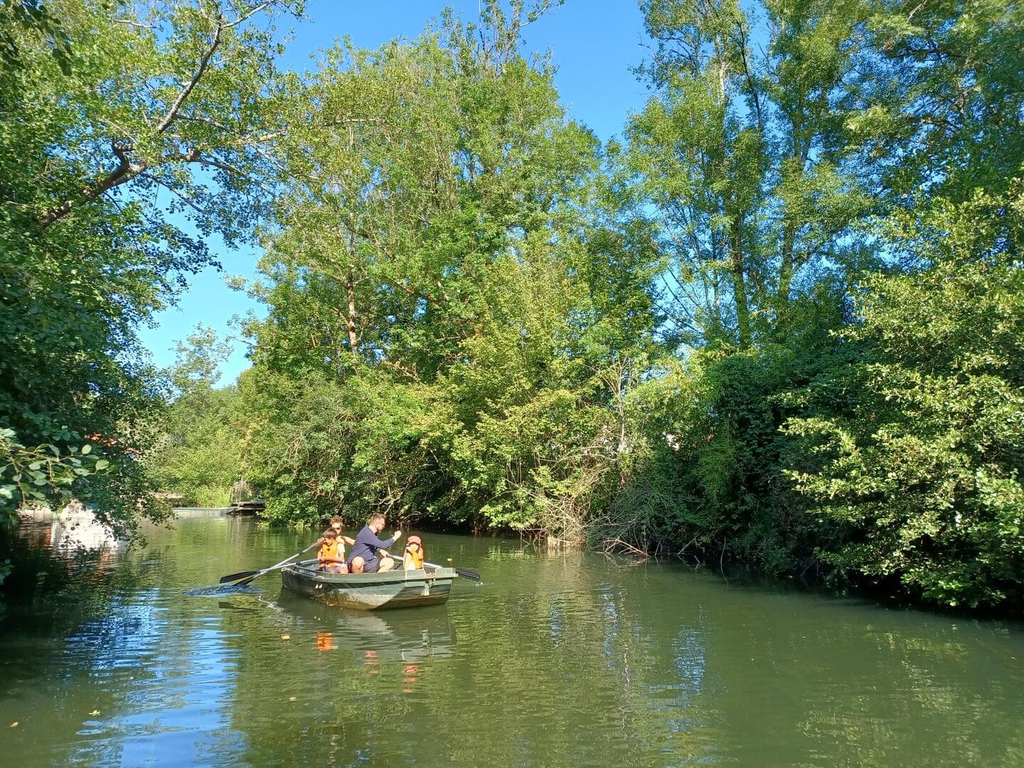 Barque au moulin de la Dronne