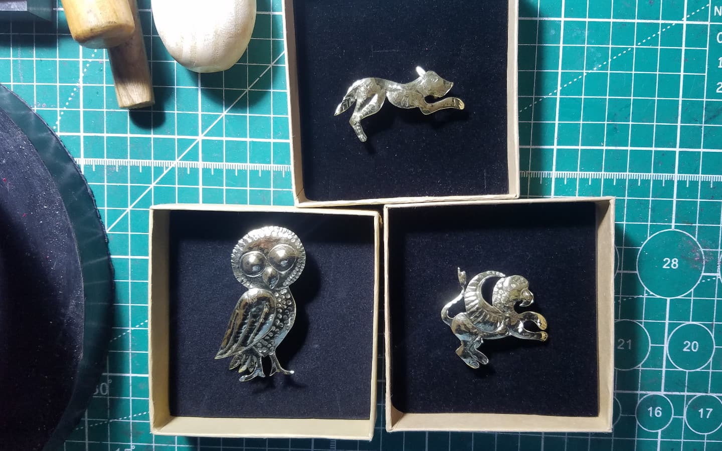 Broches