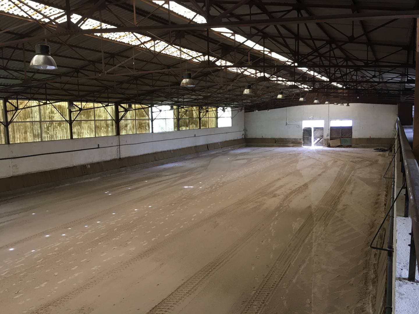 Centre equestre du Basacle - Lons - manège intérieur