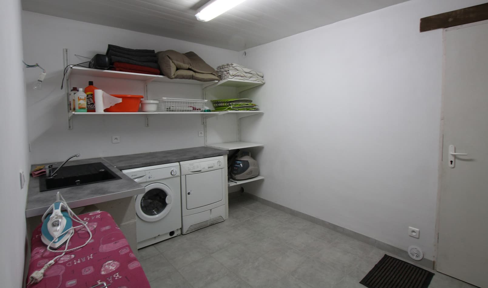 Gîte Belhars montagne basque Soule Menditte buanderie-rdc