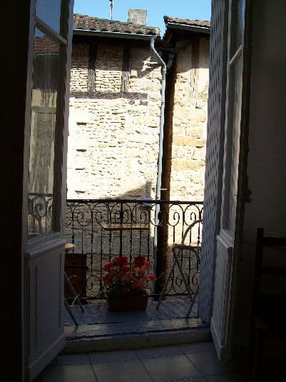 belvesholidaysapartmentswindow