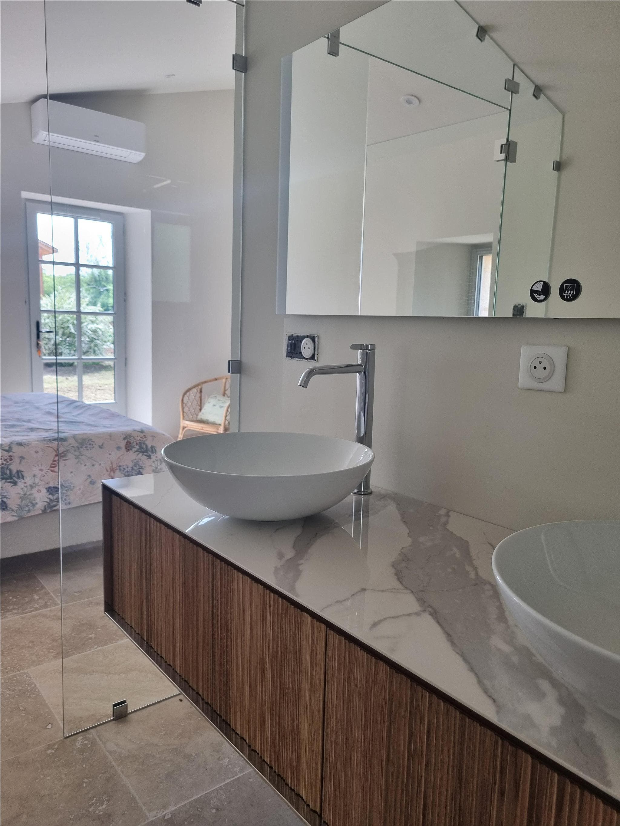 Lougratte_La Maison d'Isabel - salle d'eau privée attenante avec la chambre 2