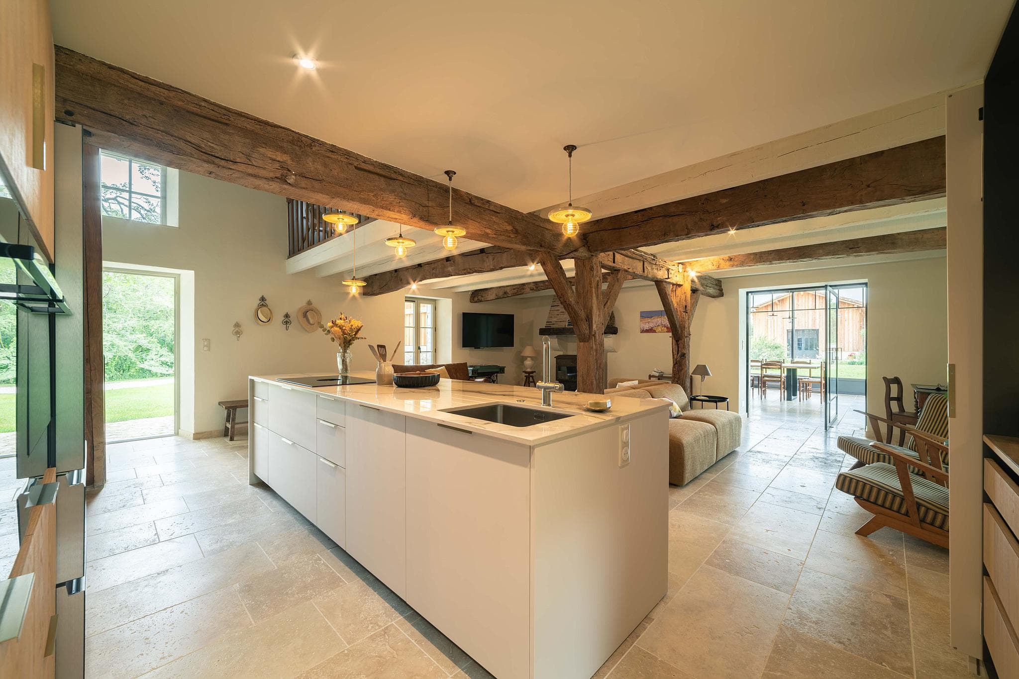 Lougratte_La Maison d'Isabel - cuisine moderne et bien équipée