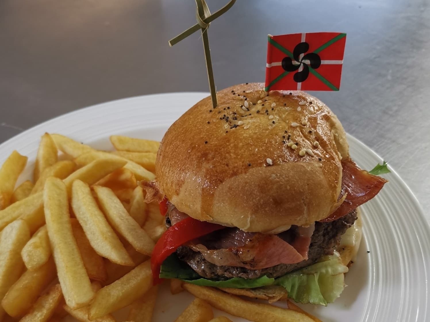burger--1--9467a6c1d4a14c40aed5508b56056e76