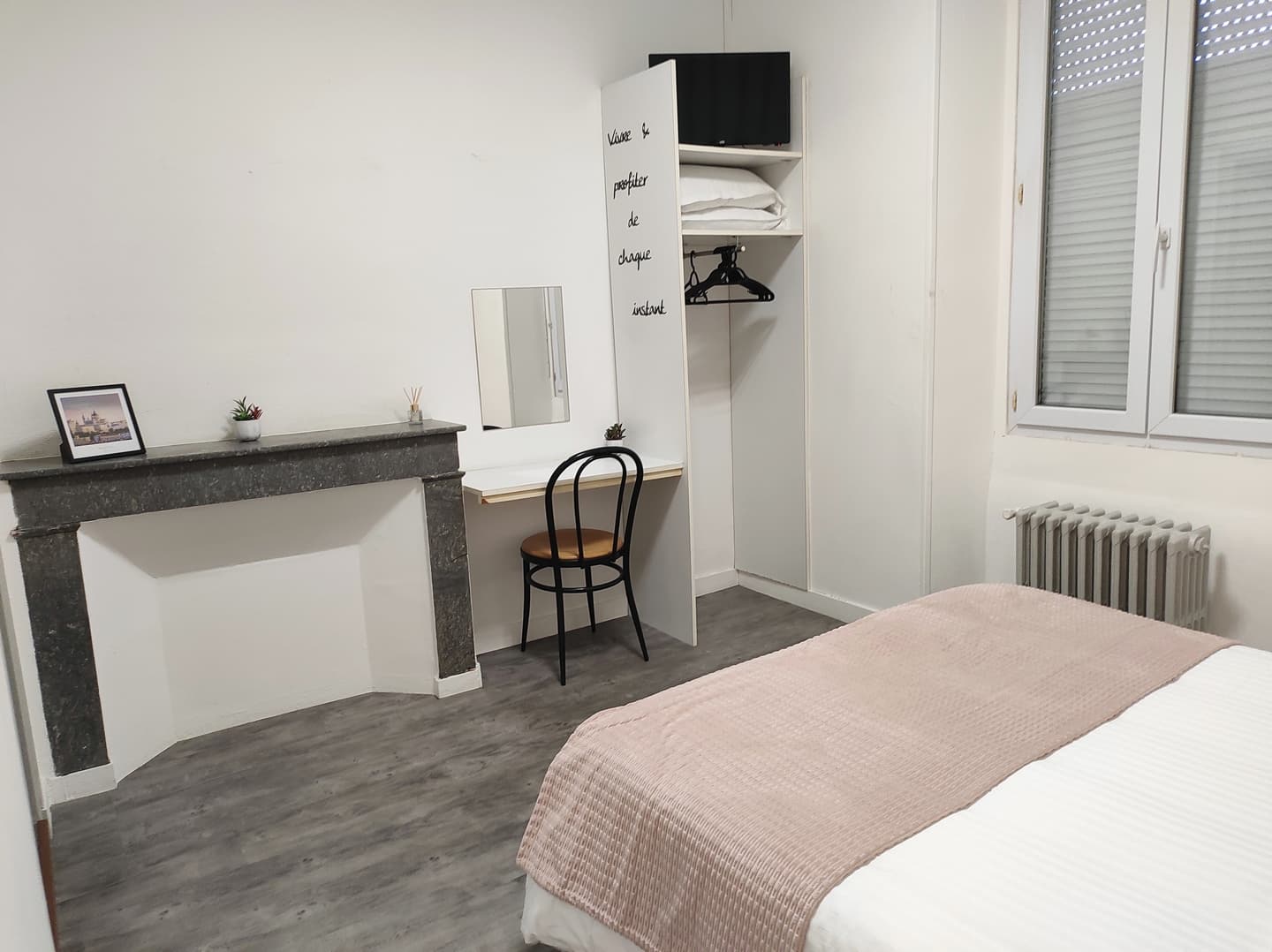 Hôtel le Carré d'As - Lons - chambre double côté cheminée