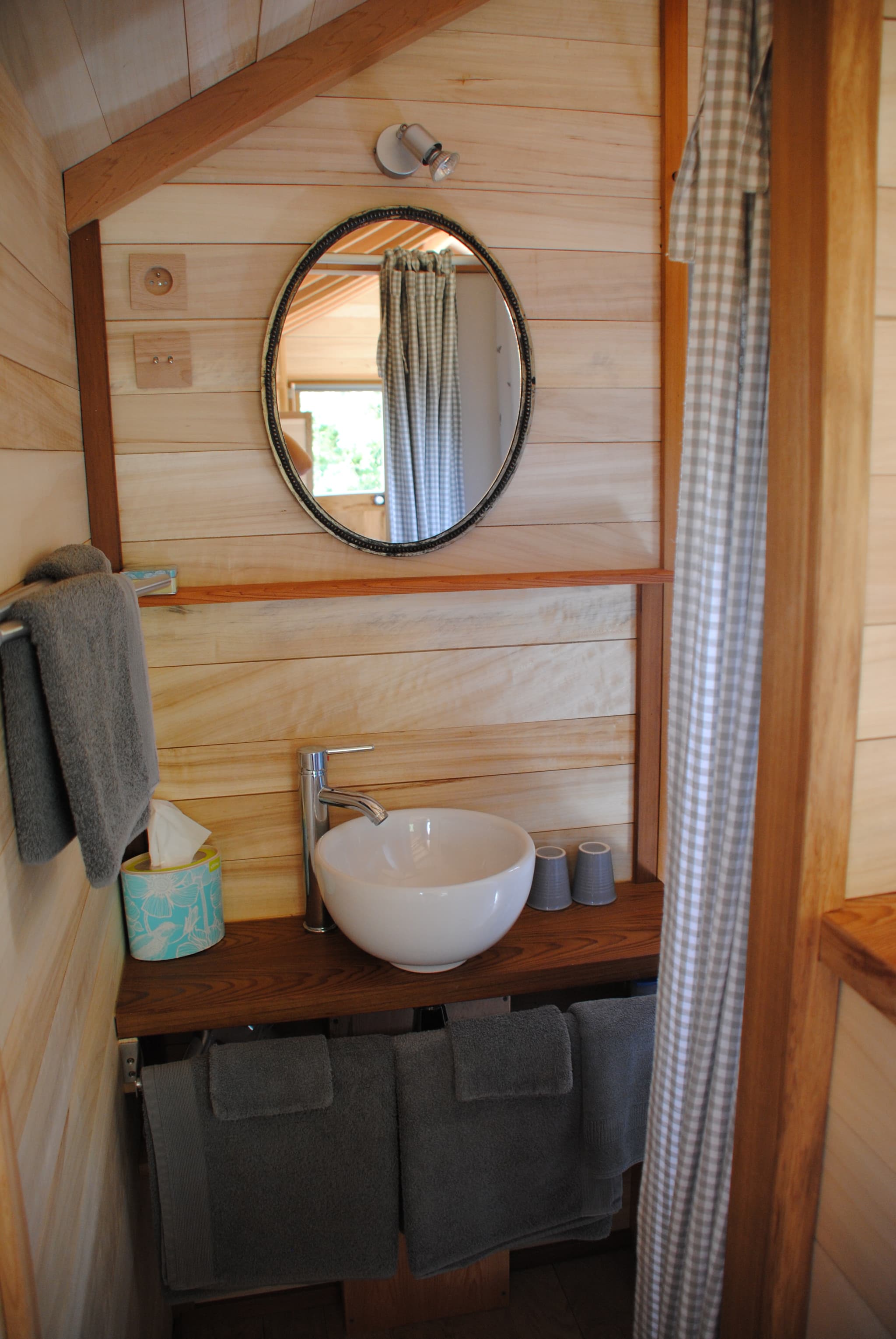 Salle d'eau à l'intérieur de la cabane