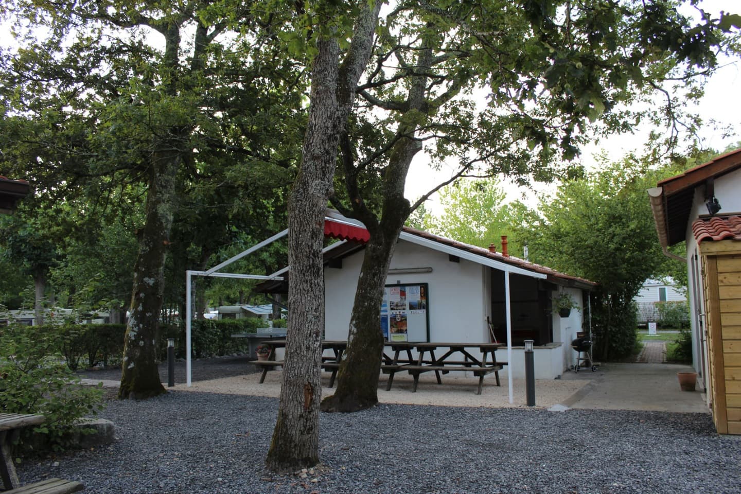 camping-untxin-socoa-terrasse-snack_urrugne