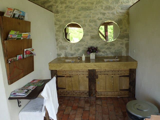 cclt_hpa_charmant_sanitaires