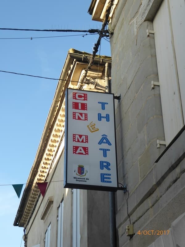 centre culturel-miramont-facade-enseigne