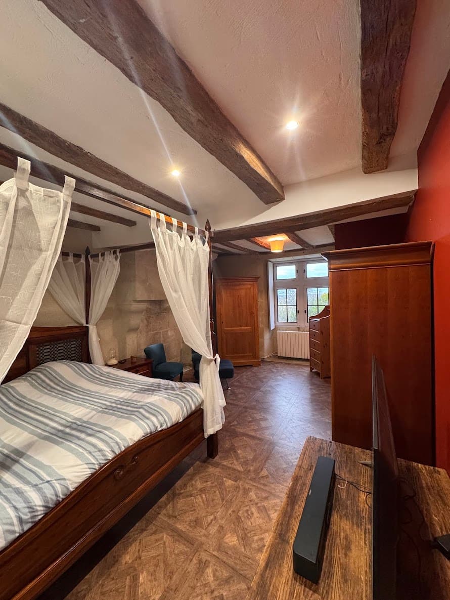 La chambre au lit baldaquin