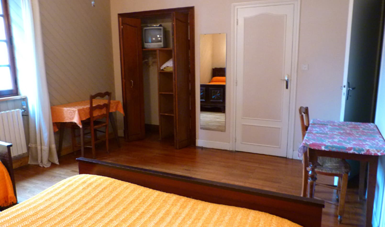 Chalet Marie Jo chambre jaune porte Chéraute Soule