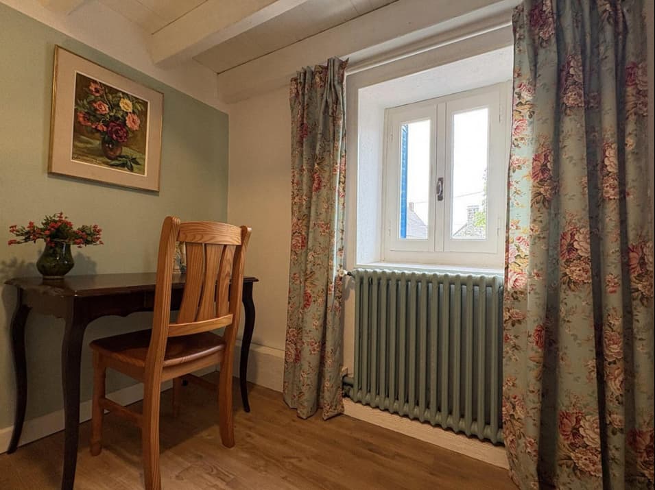 chambre 1 coin bureau