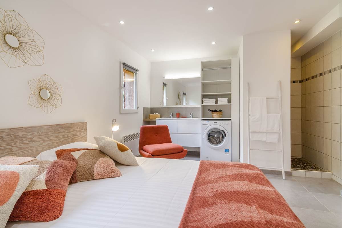 chambre double et salle d'eau