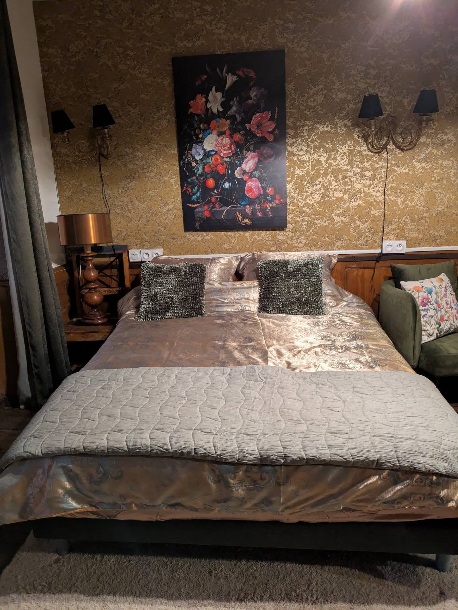 Lit de la chambre "fleurie"