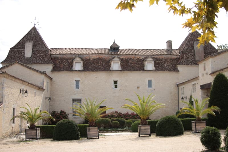 château pierrail cour