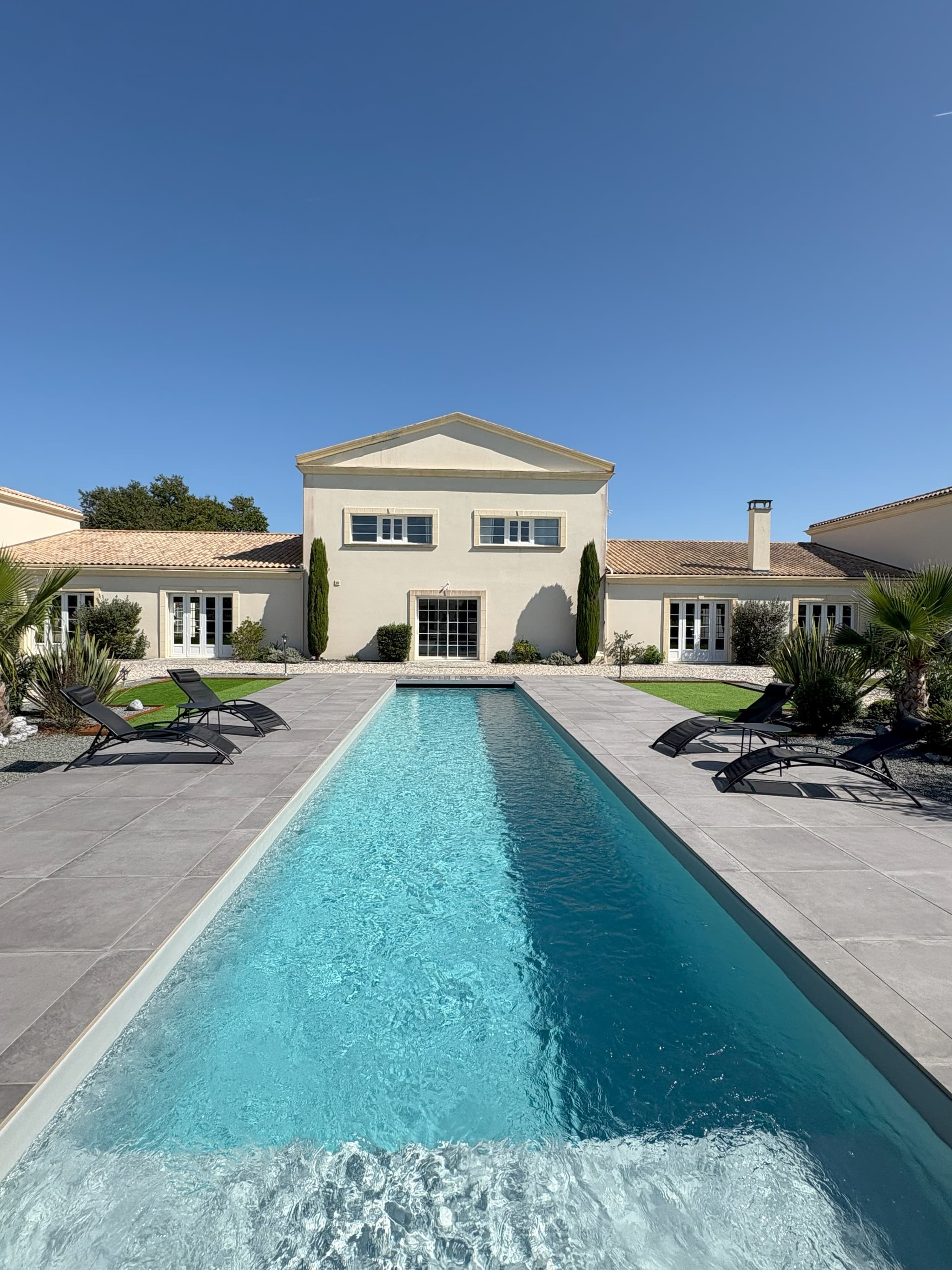 chateau-st-laurent-piscine-01
