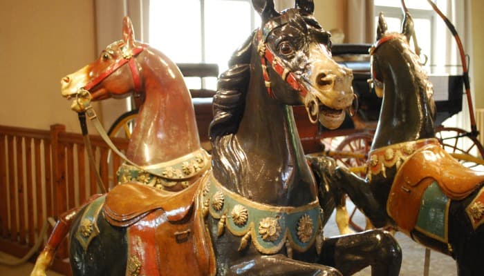 Musée Calèches Bourg cheval 800x600
