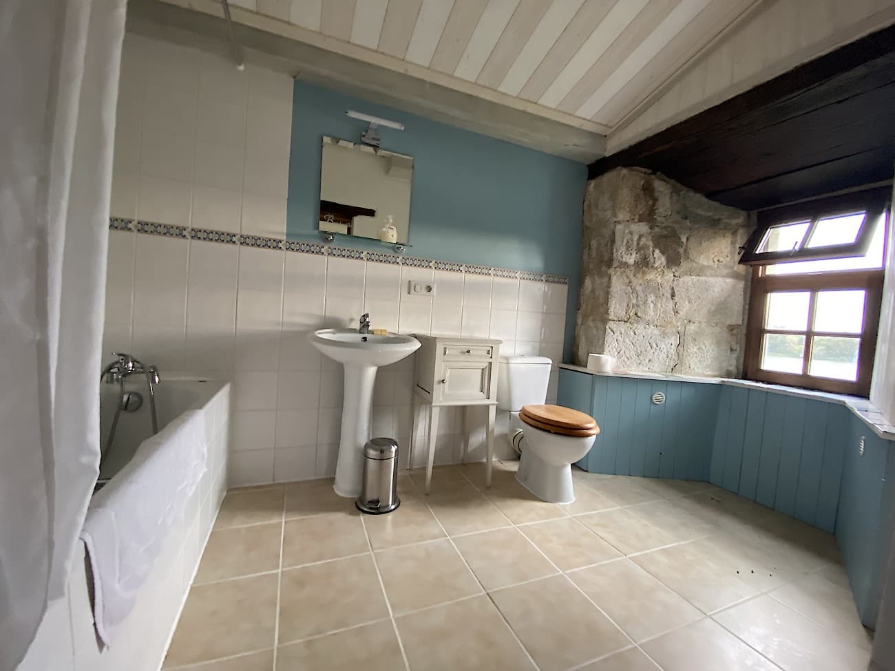 chiche-gite-du-monastere-chambre4-sdb