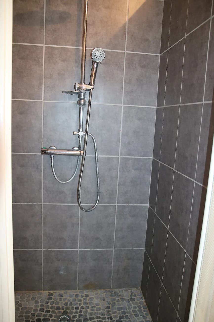 cirieres-gite-la-breneliere-douche