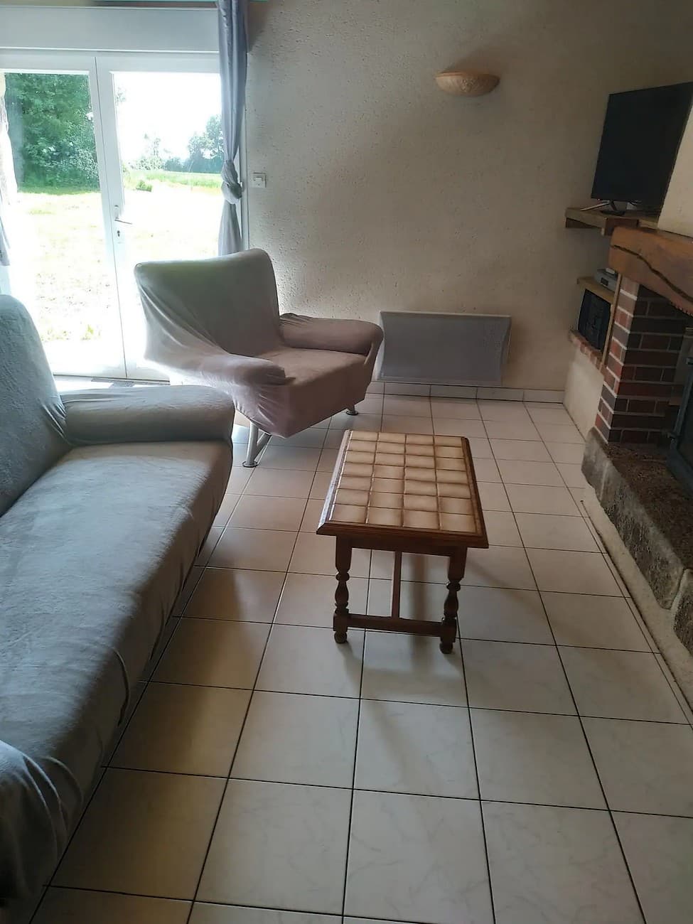 cirieres-gite-la-breneliere-salon