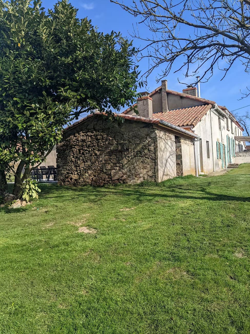 clesse-gite-belle-planche-facade