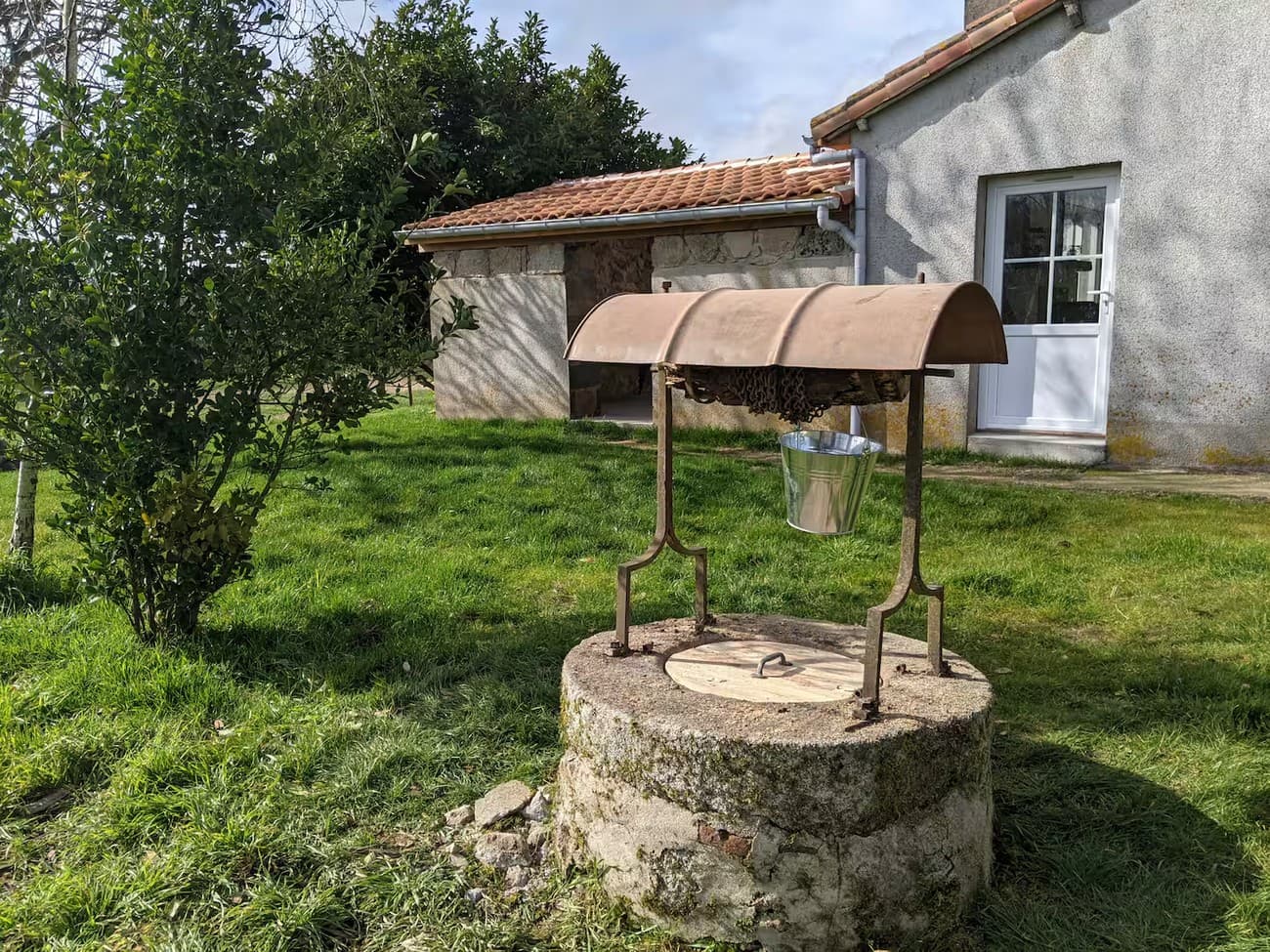 clesse-gite-belle-planche-jardin