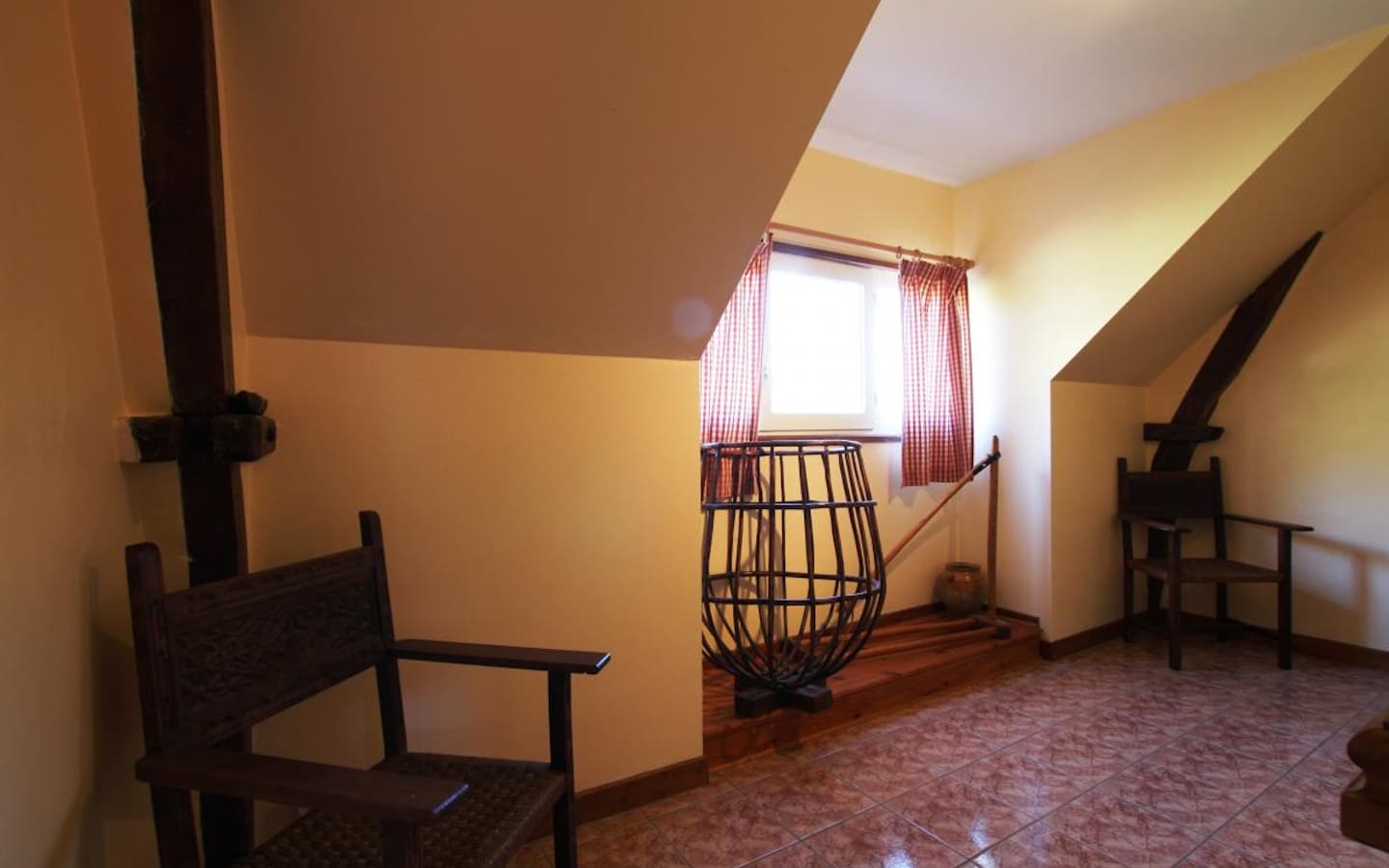 Couloir maison Etcheto location Pays basque Soule Lacarry