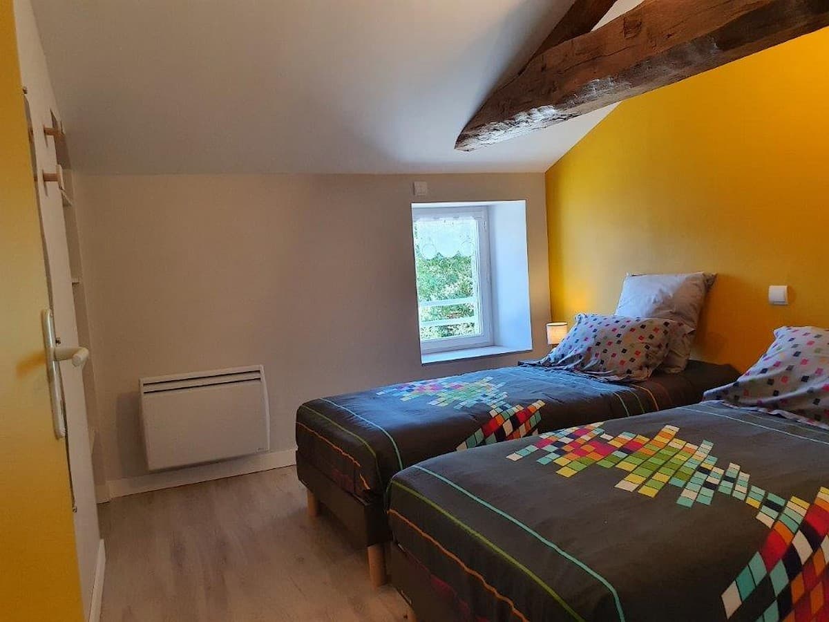 courlay-gite-du-petit-marchais-chambre jaune